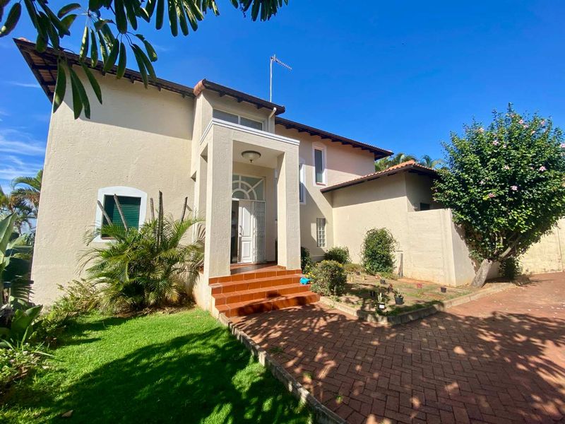 Hendra Estates - Rare Find! Large Family home To Rent With Flat and Staff Accom In Umhlanga - Photo 3