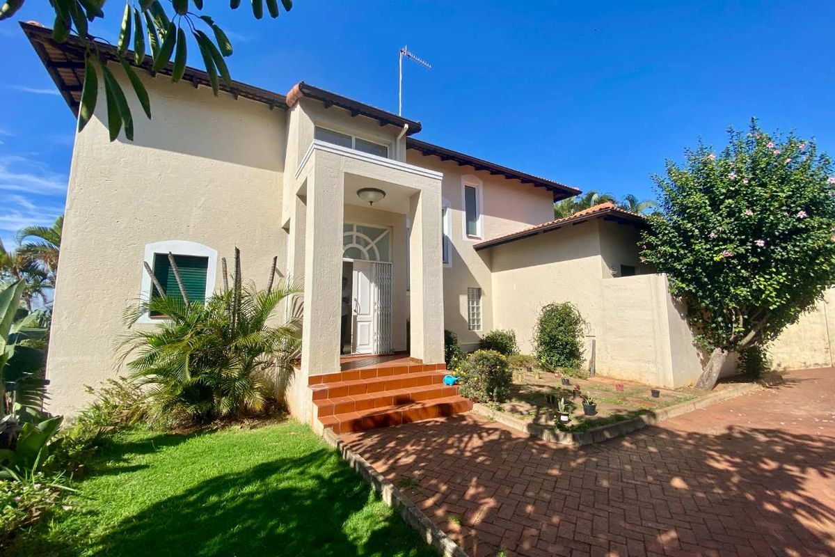 Hendra Estates - Rare Find! Large Family home To Rent With Flat and Staff Accom In Umhlanga - Photo 3
