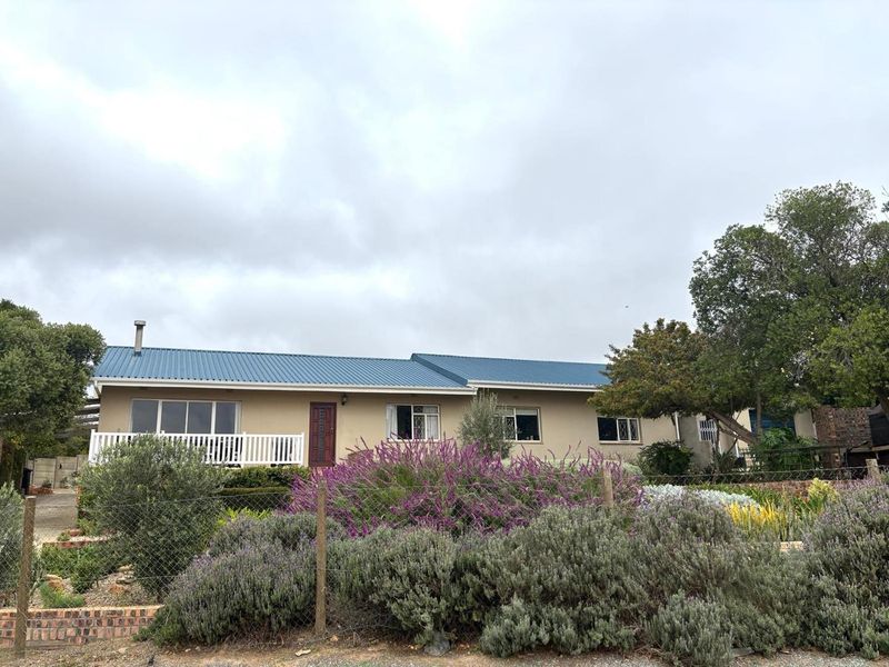 Location, Views, Space, and a Beautifully Updated Interior — Exceptional Value in Upper Darling - Photo 2