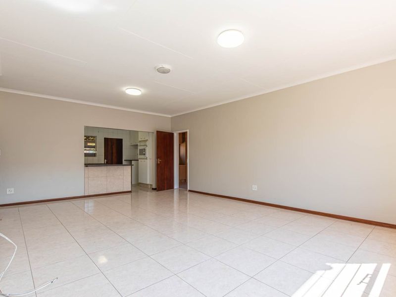 Charming Retirement Living - Photo 8