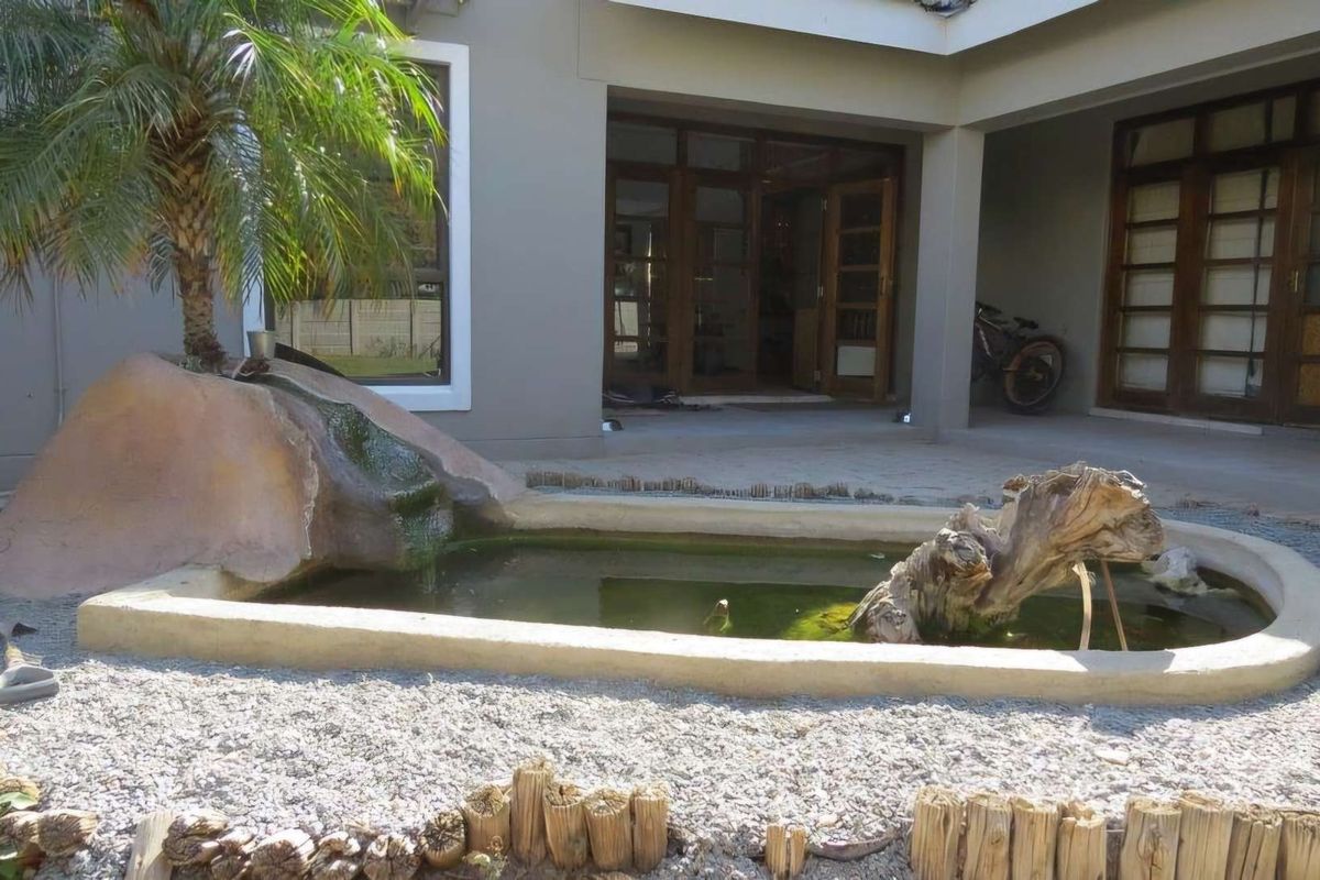 Spacious Double-Storey Home for Sale in the Heart of Okahandja – Perfect for Family Living & Entertaining! - Photo 4