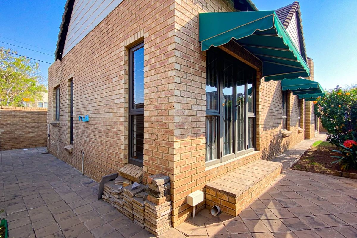 Exquisite Facebrick Cluster, Only 4 in complex! - Photo 3