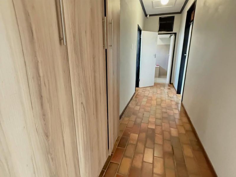 Spacious Family Home with Flat in Prime Eros Park Location - Photo 5