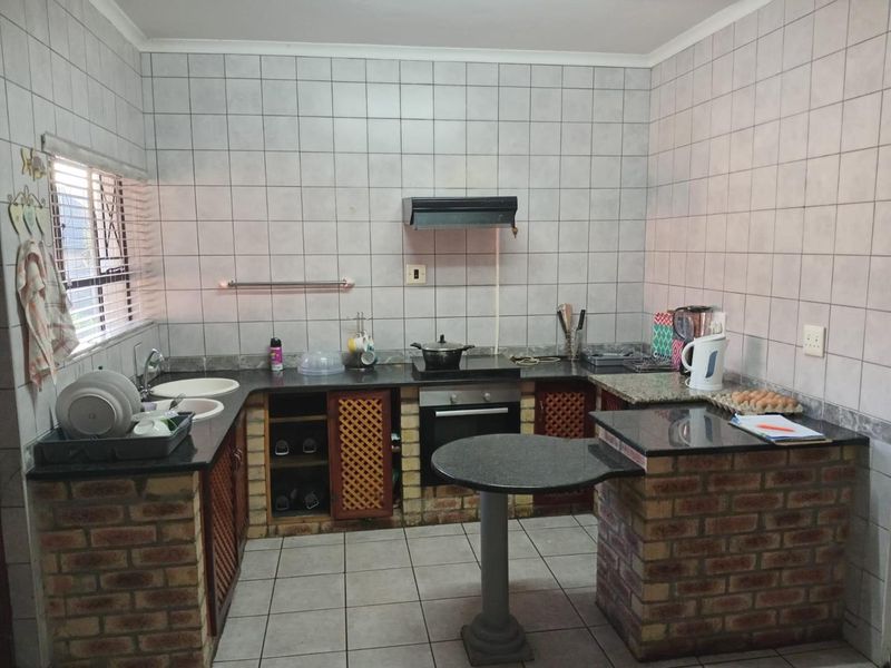 Spacious Family Home with Modern Comforts in Arboretum - Photo 3