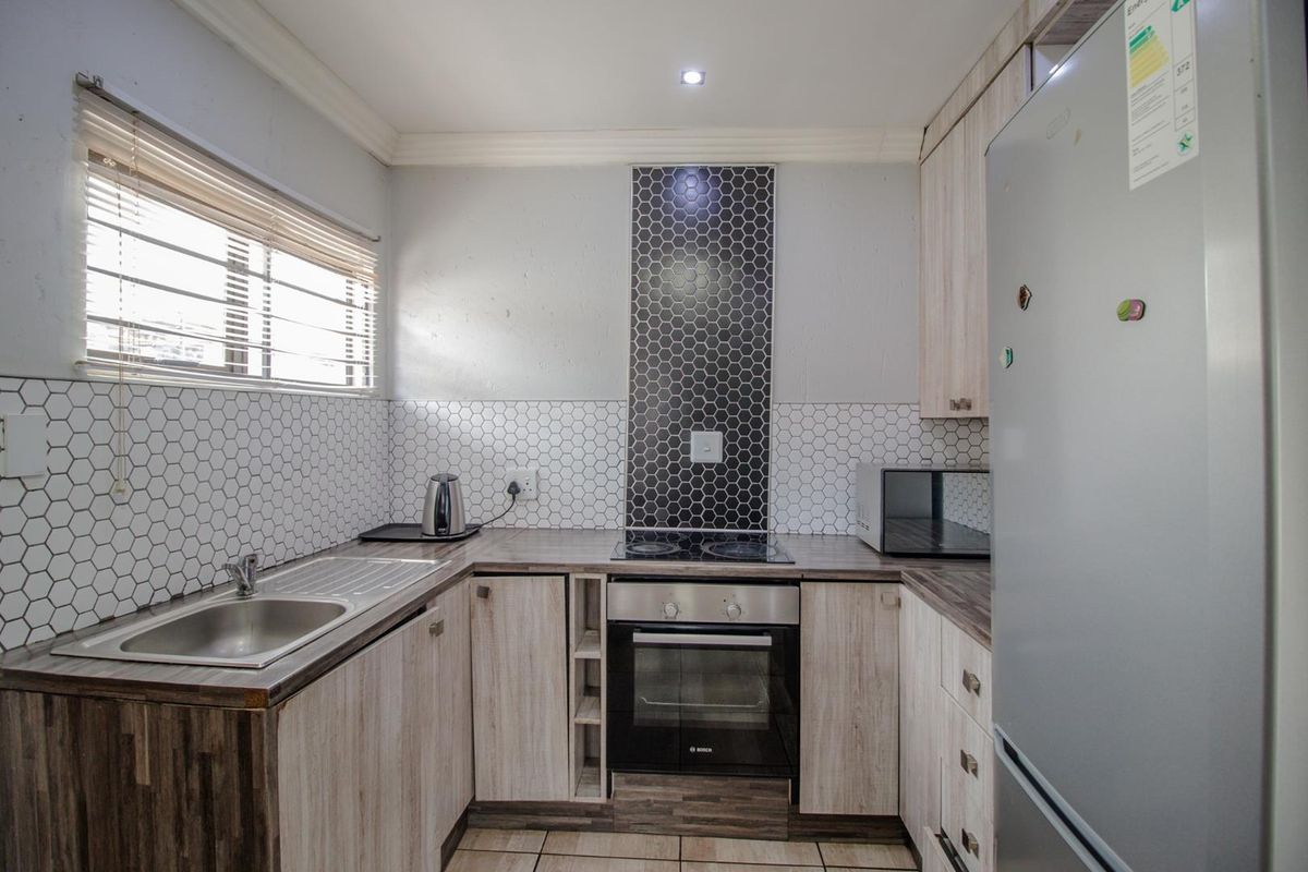 For Sale: Stunning 3-Bedroom Home! - Photo 2