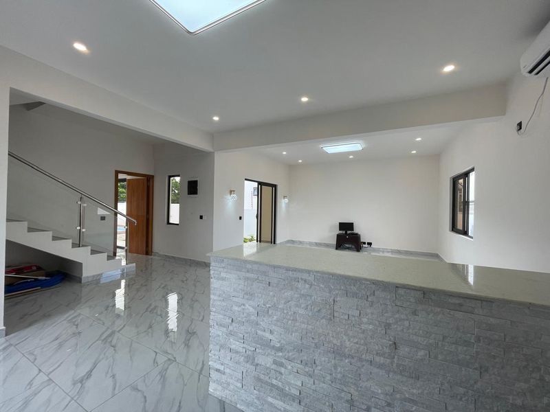 Contemporary Newly Built Villa with Rooftop Views – 5 Minutes from Super U, Grand Baie - Photo 3