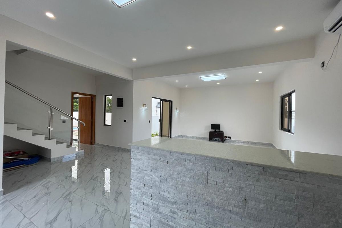 Contemporary Newly Built Villa with Rooftop Views – 5 Minutes from Super U, Grand Baie - Photo 3