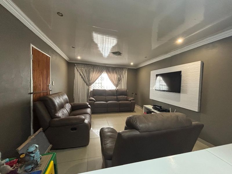 3 Bedroom House for sale in Protea Glen - Photo 8