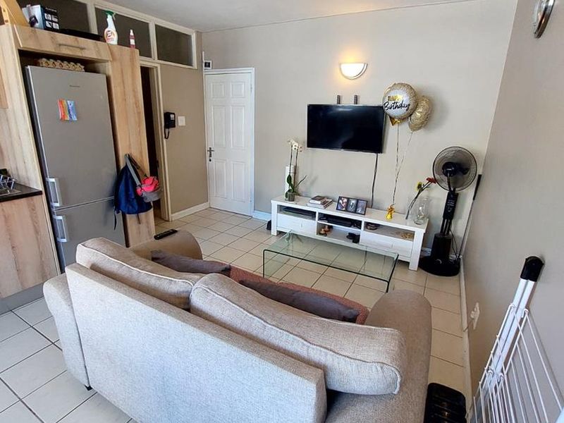 Furnished 1-Bedroom Apartment To Rent in Cape Town City Bowl - Photo 4