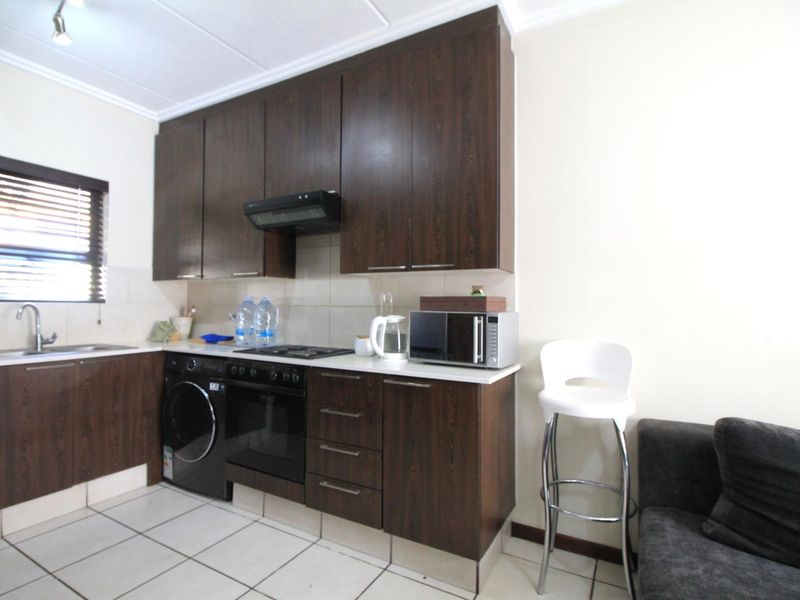 Spacious 2 bedroom townhouse in Broadacres - Photo 4