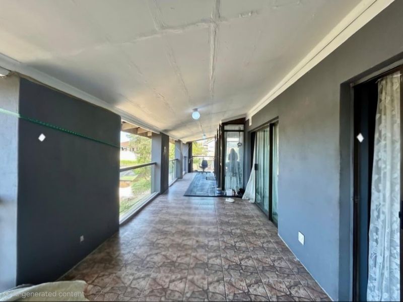 Bellair's Best: Flexible Multi-Unit Living with Great Potential! - Photo 3