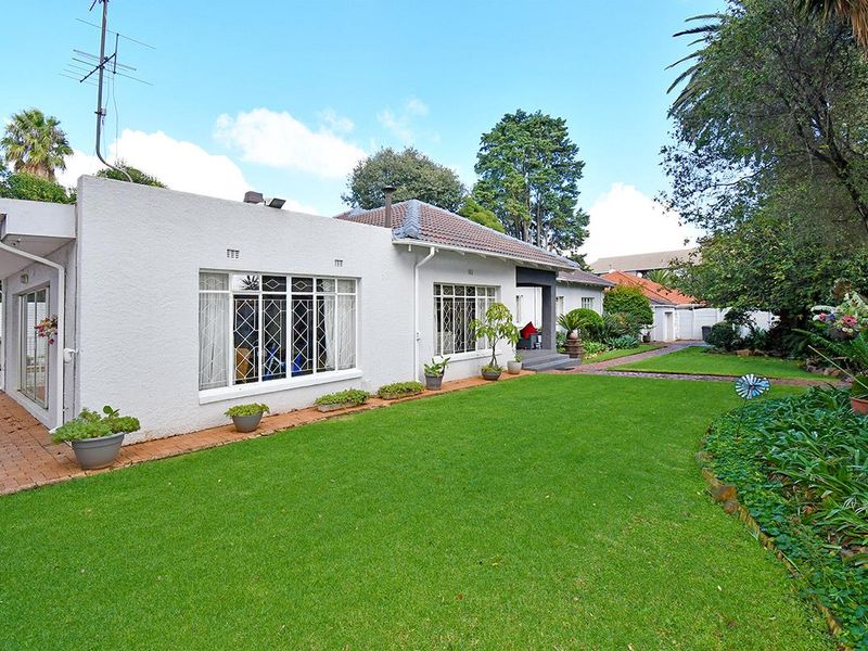 Spacious Family Home Near Sydenham Highlands North Synagogue - Photo 7