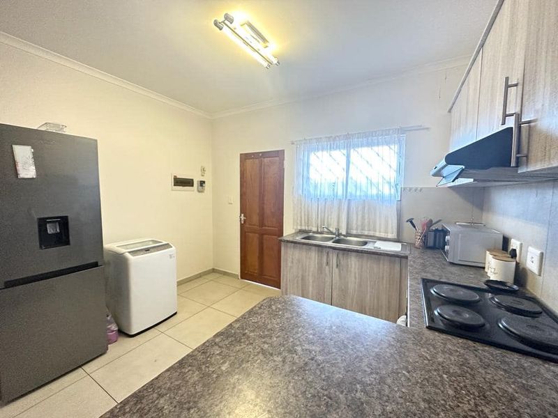 2 Bedroom Townhouse For Sale in Rocky Crest - Photo 4