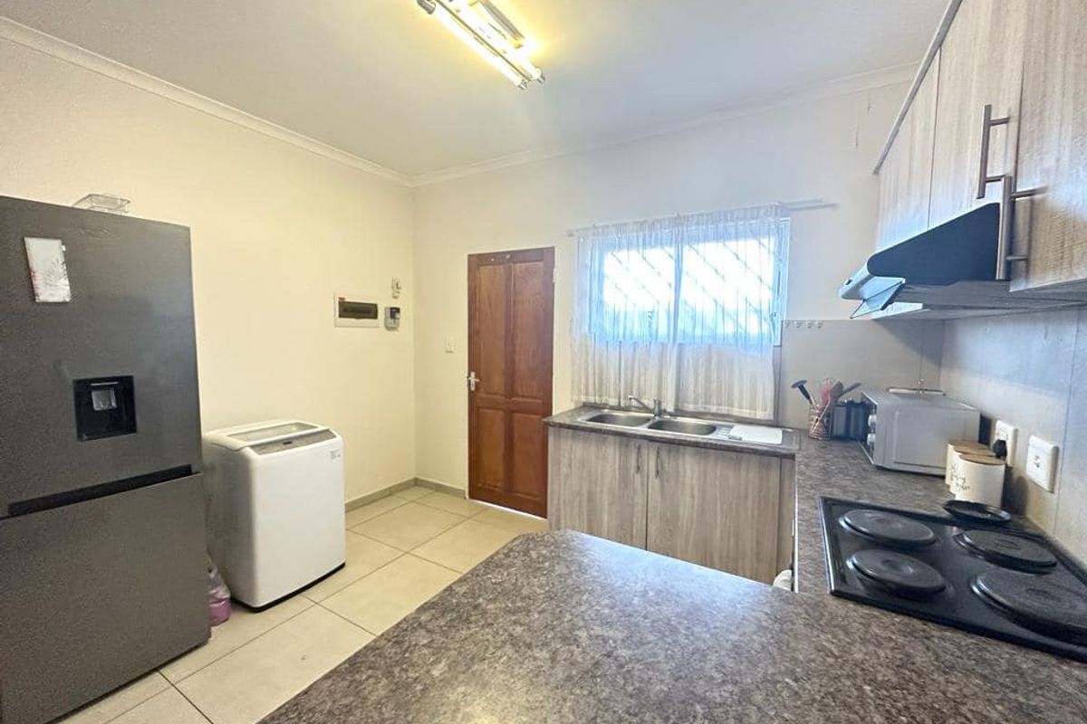 2 Bedroom Townhouse For Sale in Rocky Crest - Photo 4