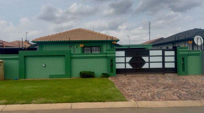 Property #2567351, House For Sale in Windmill Park