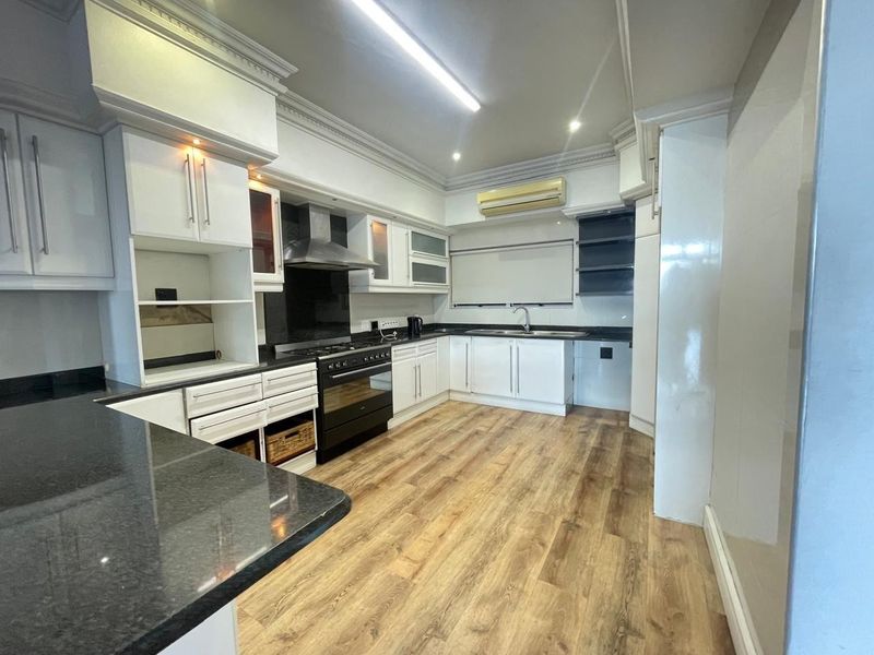 Modern 4-Bedroom Apartment for Rent in Musgrave - Photo 6