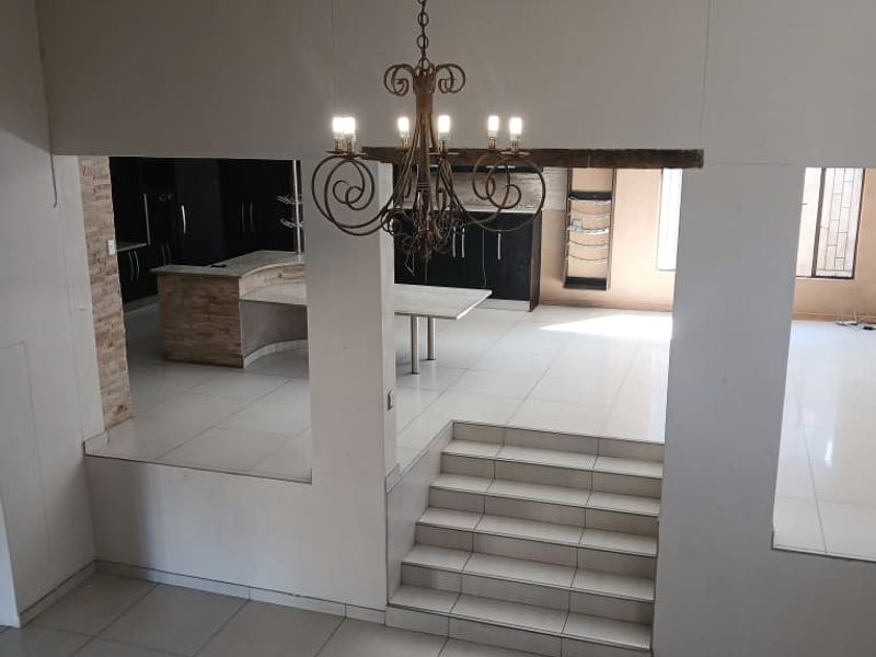 5 Bedroom Freestanding House + Flat - Photo 10
