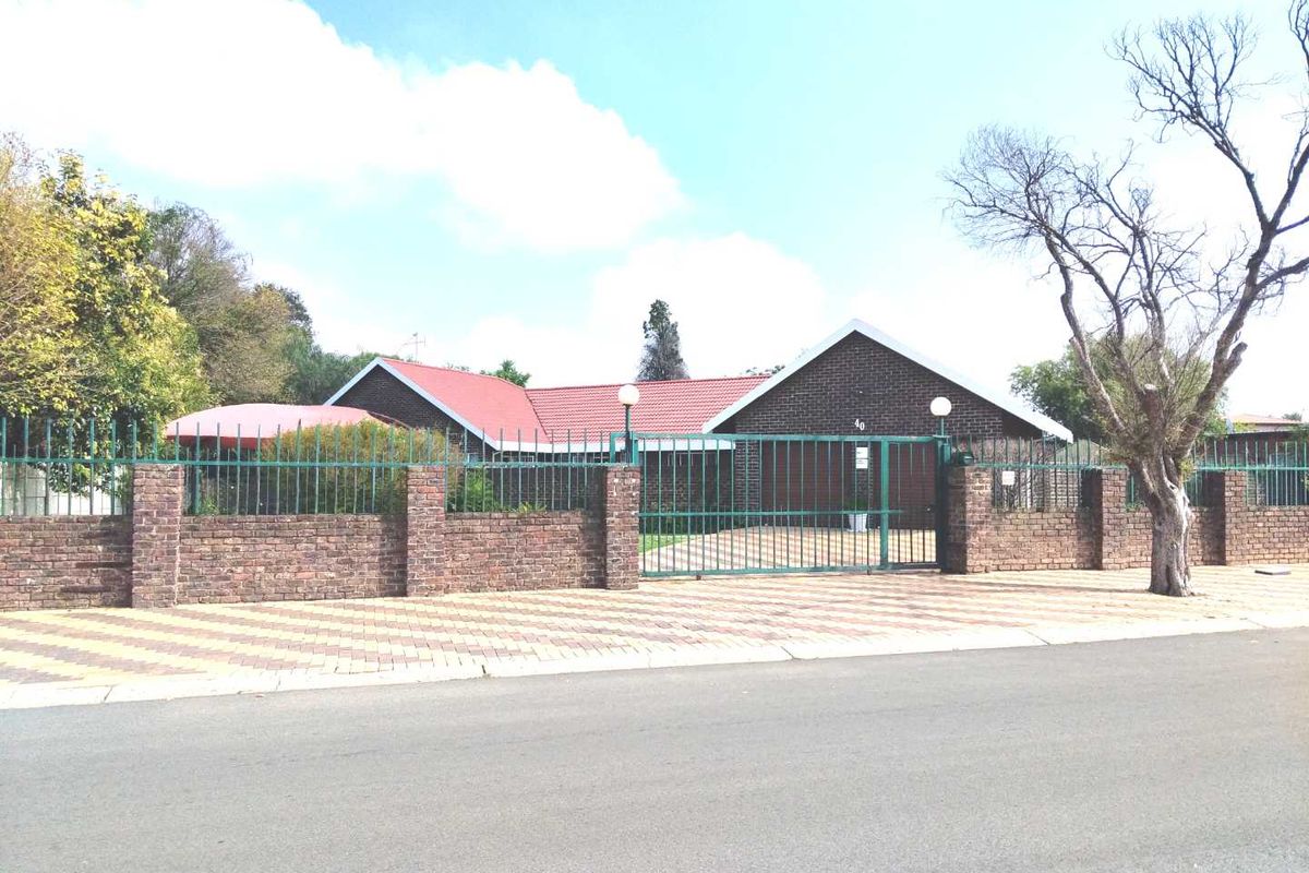 FAMILY HOME FOR RENT IN SHARON PARK ESTATE - Photo 2