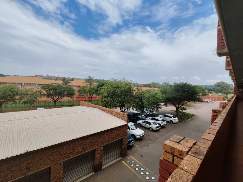 CLOSE TO OUTSURANCE - WALKING DISTANCE FROM CENTURION MALL - Photo 3