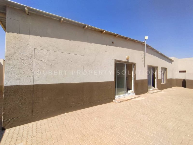 CLINIC / CONFERENCE / OFFICES FOR SALE IN MARIENTAL - NAMIBIA - Photo 4
