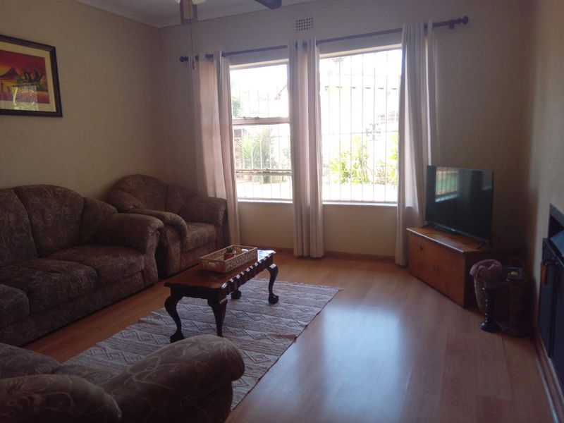 Bargain: Four Bedroom House plus Two Bedroom Cattage. - Photo 3