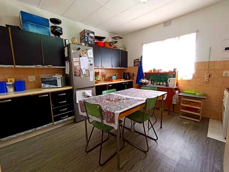 Neat 3-Bedroom Home with Income-Generating Cottage - Photo 9