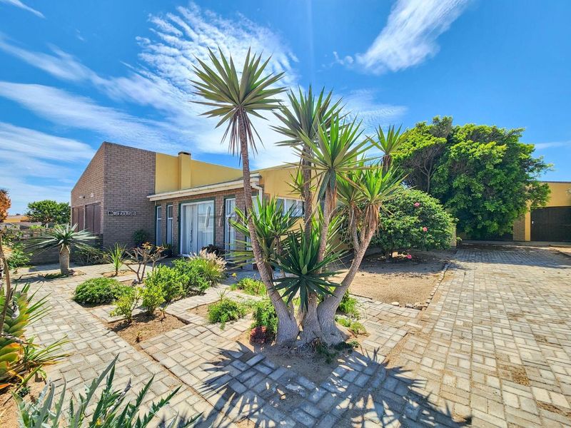 Ext 6, Henties Bay:  Older 3 Bedr home with flat AND LOADS OF POTENTIAL - Photo 3