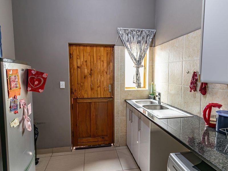 Spacious, Stylish & Designed for Living – Your Dream Home Awaits - Photo 4