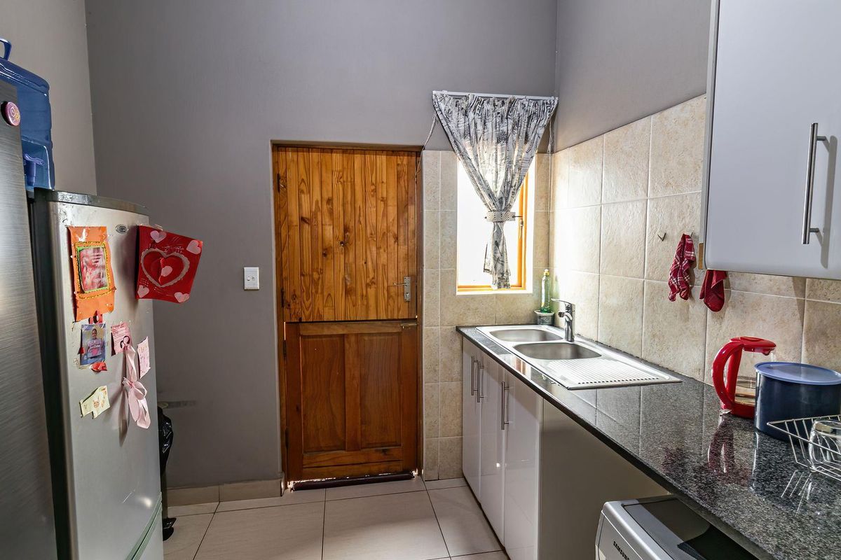 Spacious, Stylish & Designed for Living – Your Dream Home Awaits - Photo 4