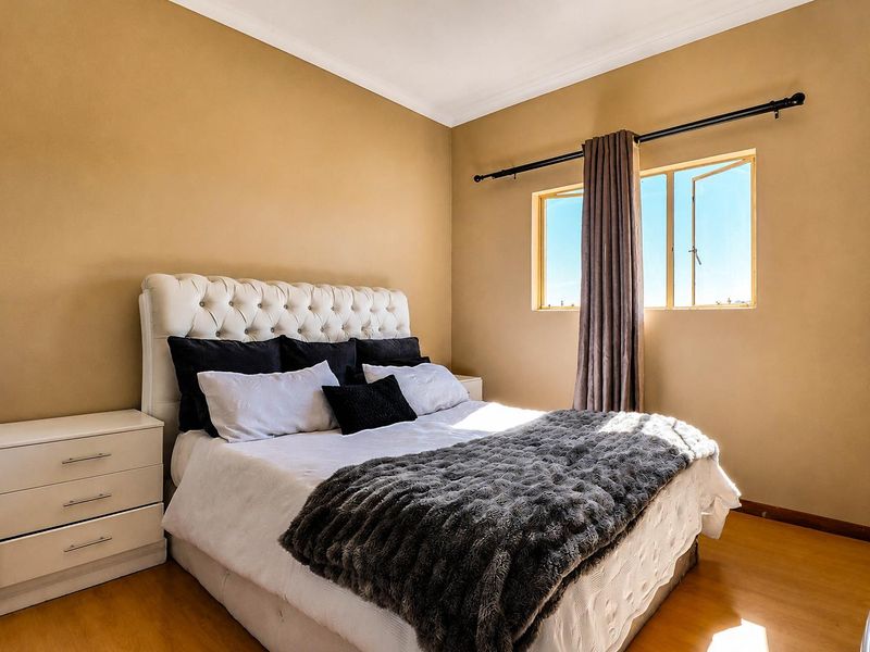 2 Bedroom 2 bathroom apartment - Photo 6