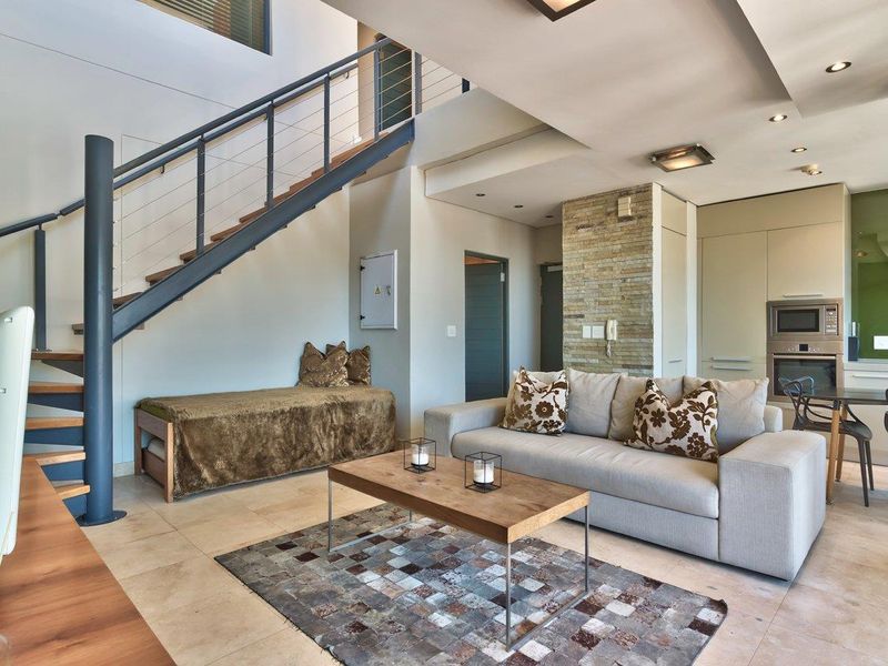 ON TOP OF THE WORLD - Airbnb and Pet-Frienldy  Two bedroom Penthouse in the Heart of Cape Town - Photo 4