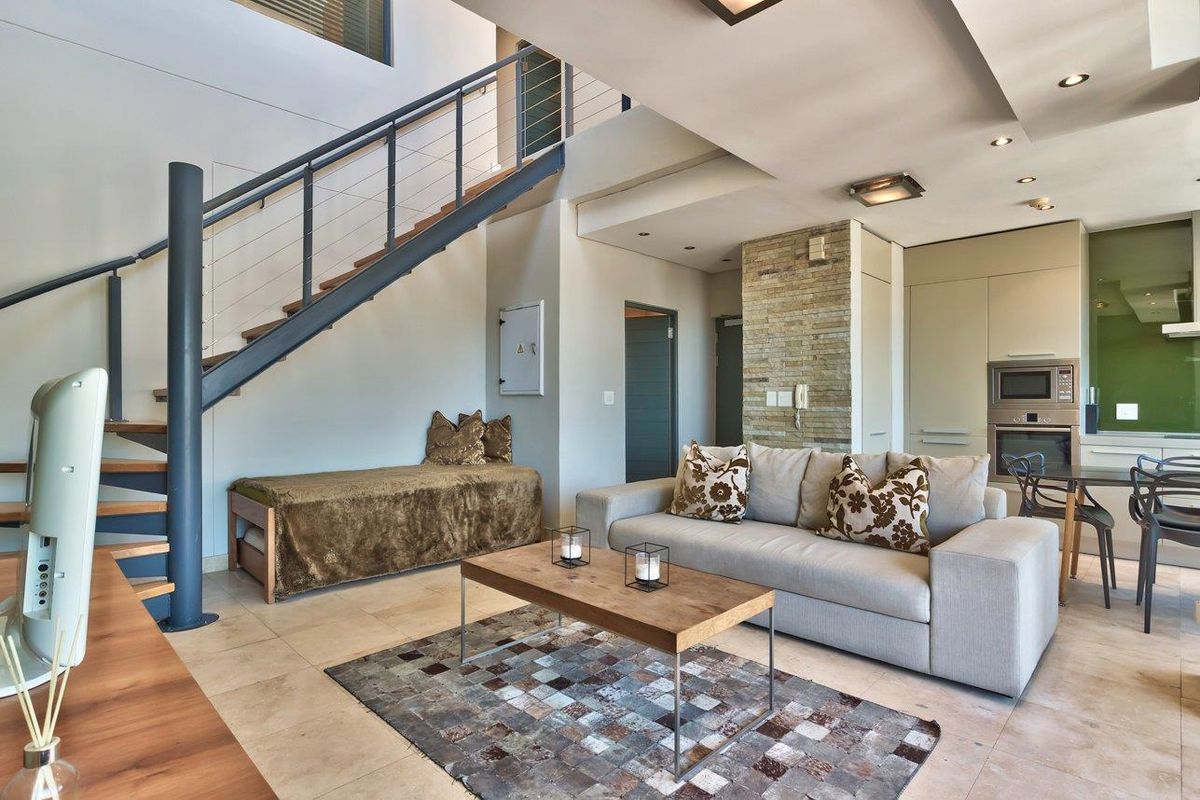 ON TOP OF THE WORLD - Airbnb and Pet-Frienldy  Two bedroom Penthouse in the Heart of Cape Town - Photo 4