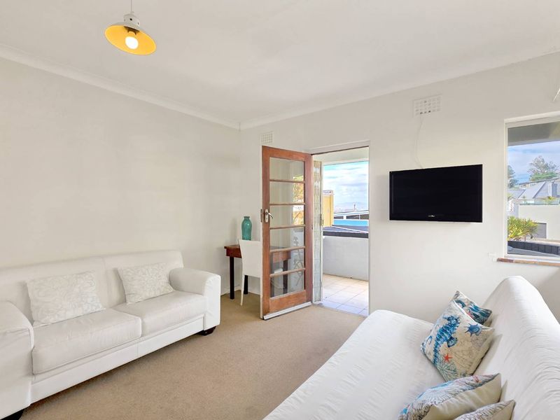 Central Location in a Quiet Block - Photo 7