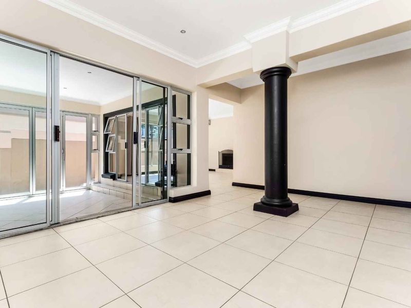 4 Bedroom House for Sale in Dainfern - Photo 6