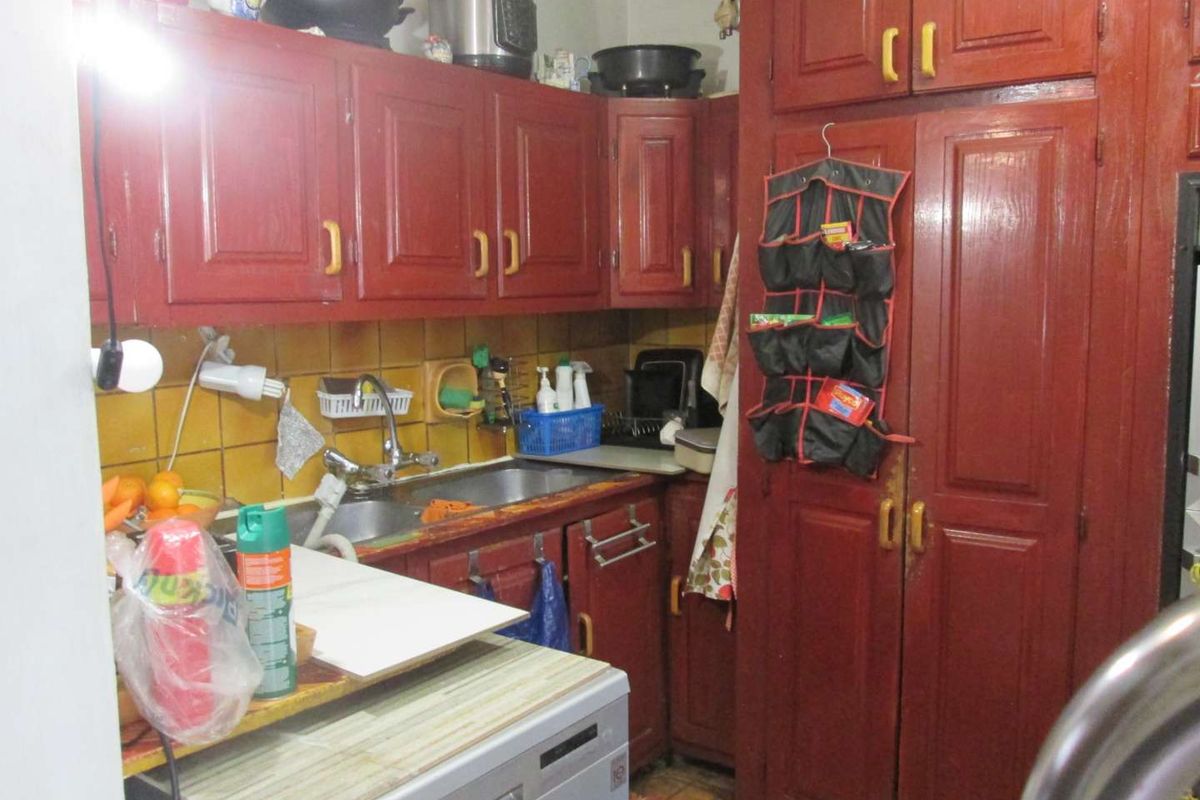 BEAUTIFUL, NEAT AND BIG [4] FOUR BEDROOMS DUPLEX FOR SALE IN SUNNYSIDE EAST '' BARGAIN - Photo 4