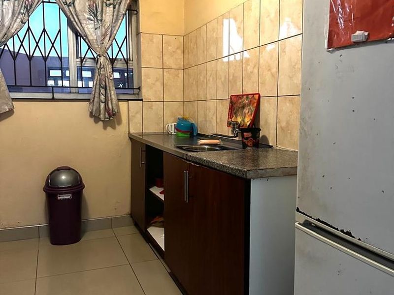 Spacious 3-Bedroom Home in Brackenham Complex - Photo 6