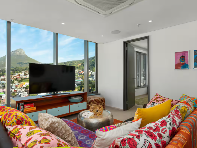 Penthouse Perfection with World Class Views - Photo 10