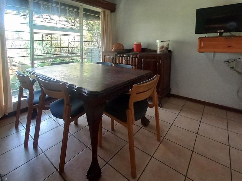 Fully Off-the-Grid Spacious 3/4-Bedroom Family Home in Secure Boomed-Off Area in Edleen - Photo 8