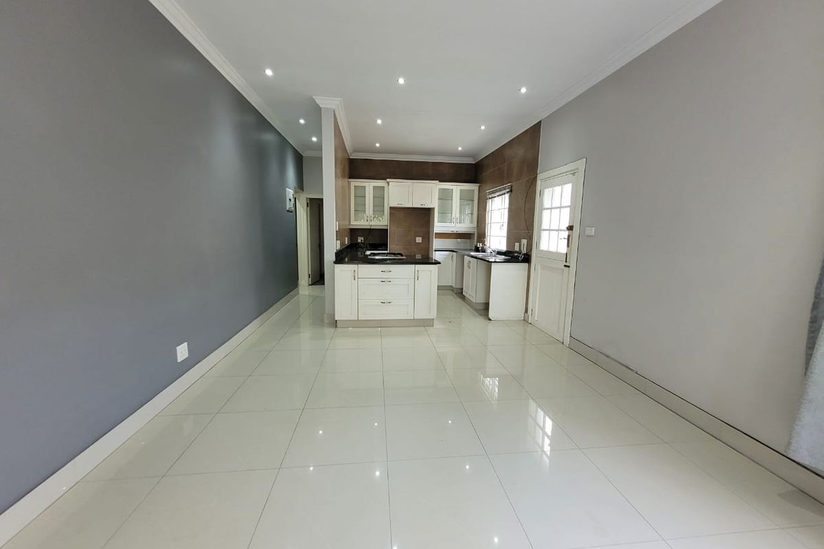 **Charming Two-Bedroom Apartment in the Heart of Musgrave** - Photo 2