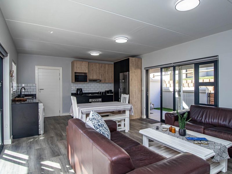 Charming Ground Floor Unit at Hartland Villas - Photo 7