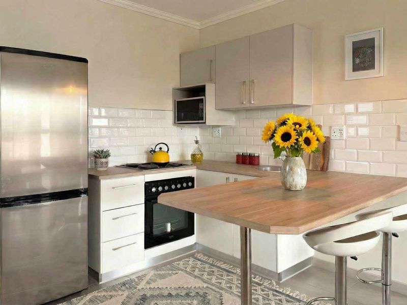 Character & Charm - Photo 3