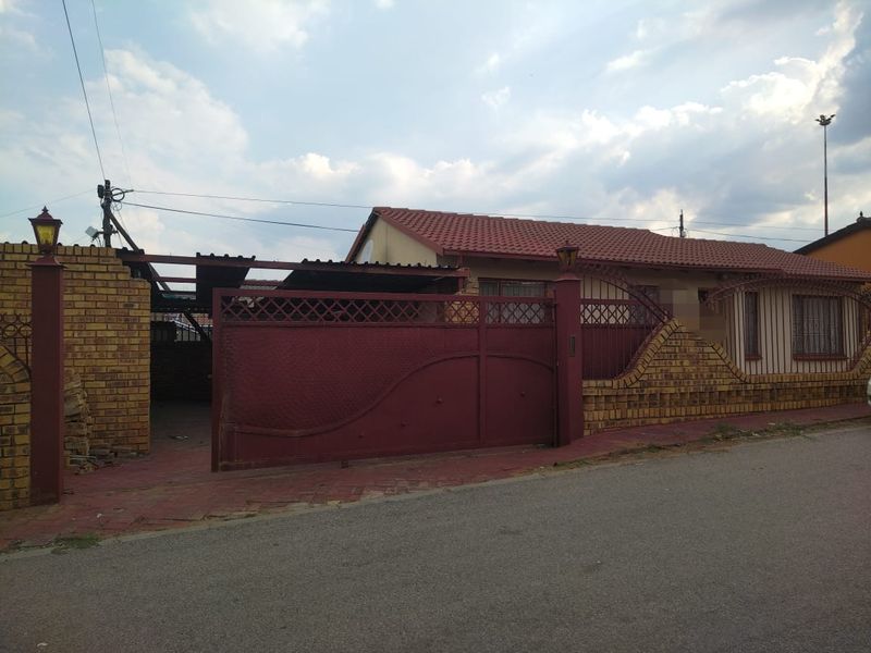 3 bedrooms house for sale in Soshanguve BB - Photo 7