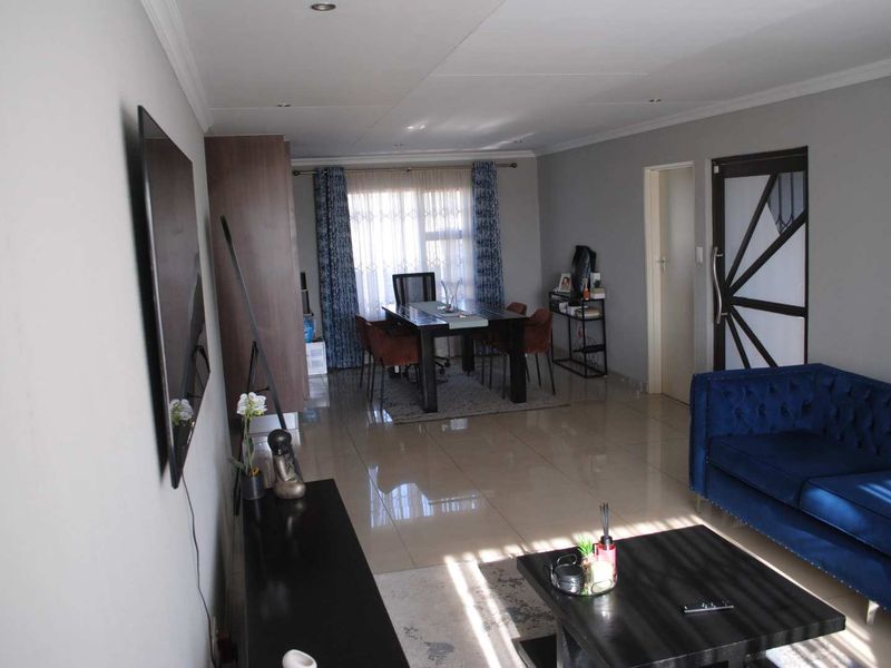 Tuscan Home Newly build modern contemporary look - Photo 7
