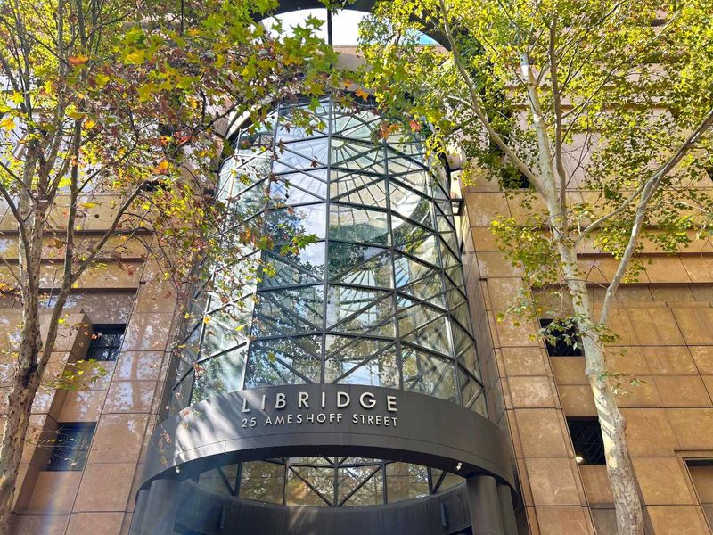 LIBRIDGE – Third Floor Office Space to Let | Ameshoff Street, Bramfontein, Johannesburg Position your business in the heart of Bramfontein’s thriving commercial - Photo 4