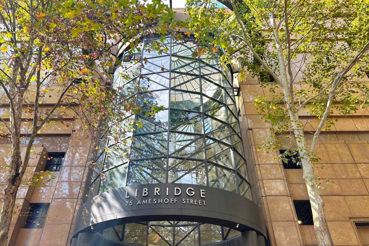 LIBRIDGE – Third Floor Office Space to Let | Ameshoff Street, Bramfontein, Johannesburg Position your business in the heart of Bramfontein’s thriving commercial - Photo 4