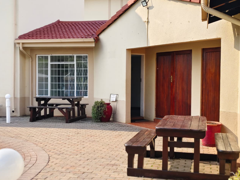 Beautifully maintained 3-bedroom, 2-bathroom apartment - Photo 8