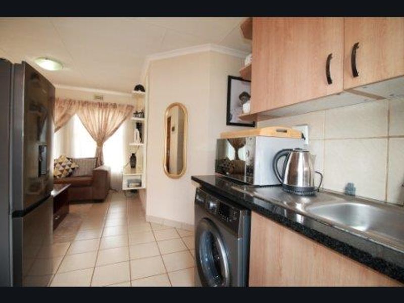 3 Bedroom house for sale in Clayville, Midrand Village Estate - Photo 8
