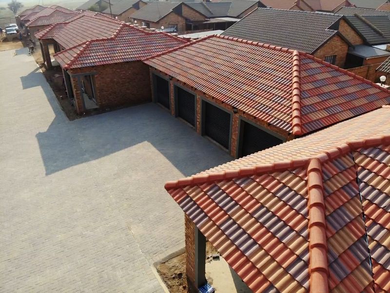 MODERN TOWNHOUSE IN RIVERSDALE, MEYERTON,MIDVAAL - Photo 4