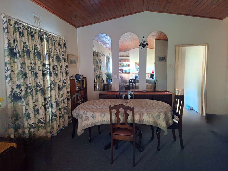 MASSIVE PRICE DROP - EXCELLENTLY POSITIONED HOME ON A DOUBLE STAND!! - Photo 10
