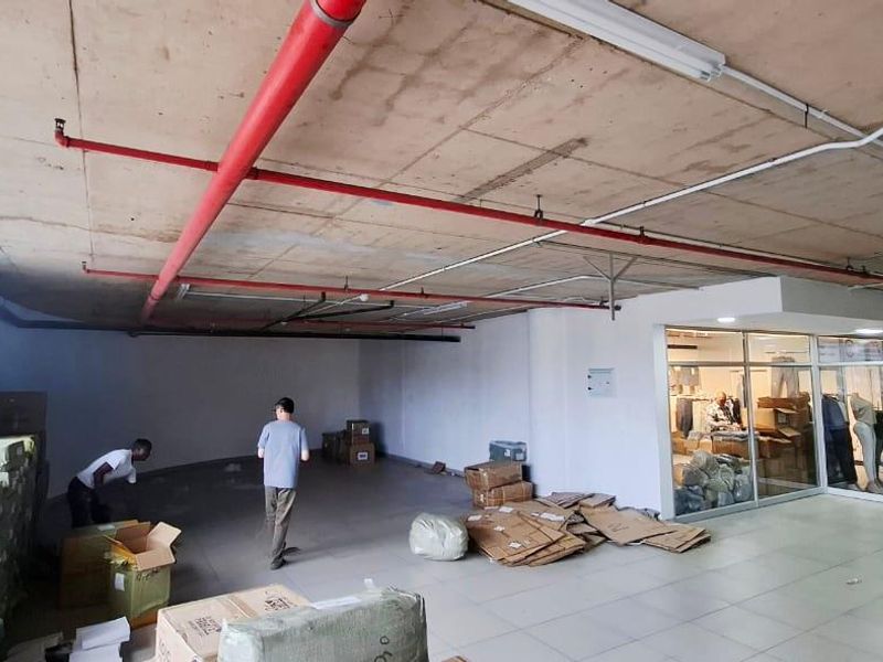 **Prime Retail Opportunity in High-Traffic Mall Location** - Photo 4